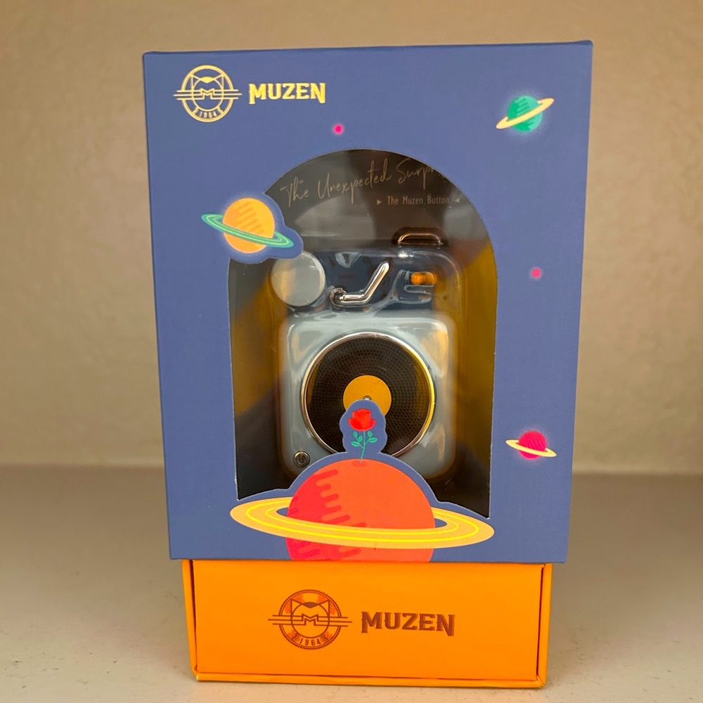 Muzen light blue retro record player Bluetooth Speaker!